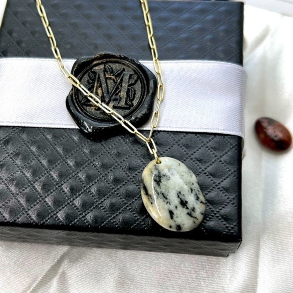 NWT Beautiful Handmade Natural Stone Necklace